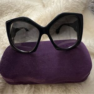 Gucci Sunglasses with Purple Case
NEW!